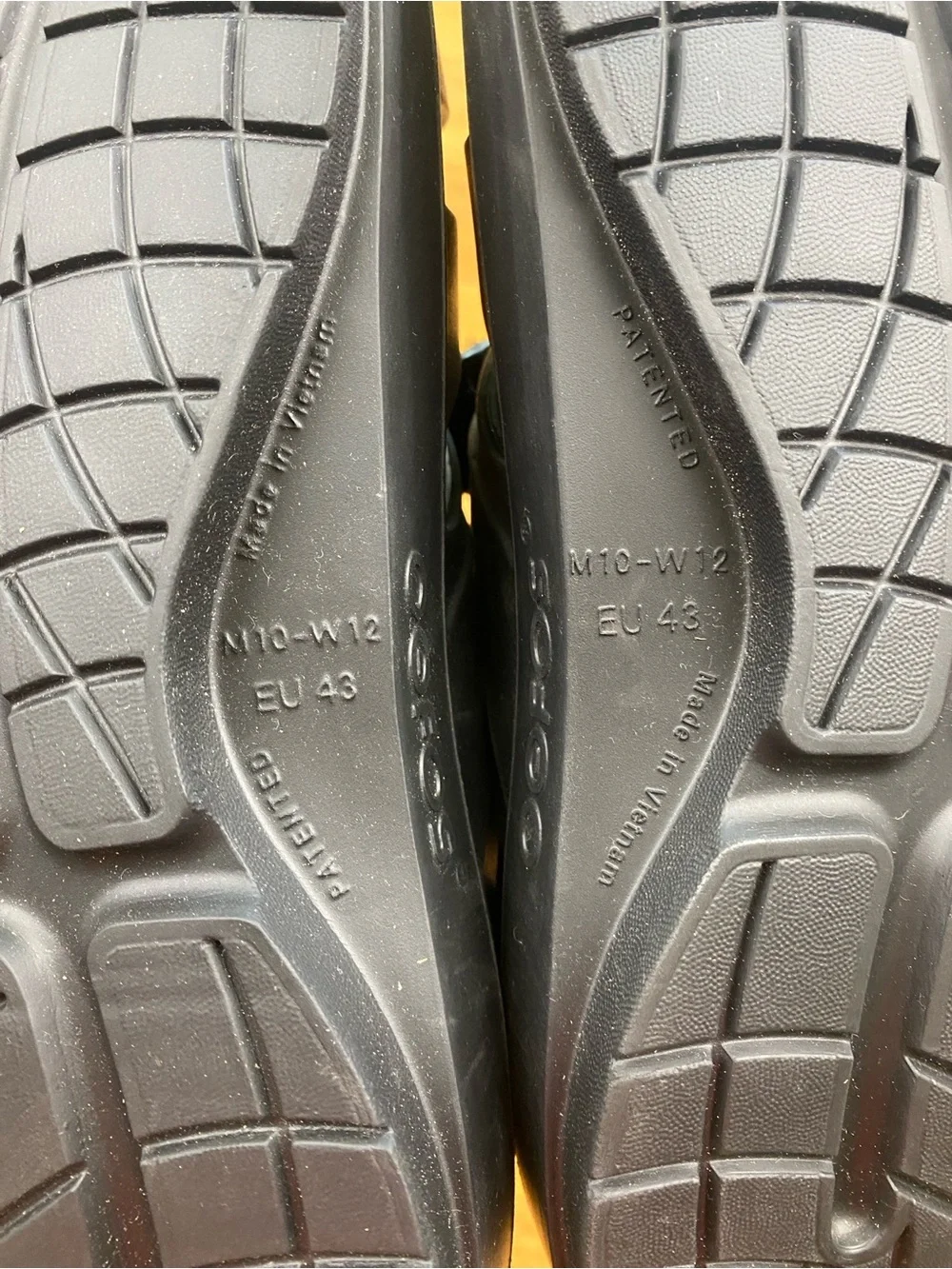 OOFOS OOcandoo Mens Size 10 Black Beach Casual Sport Walking Slip-On Sandals